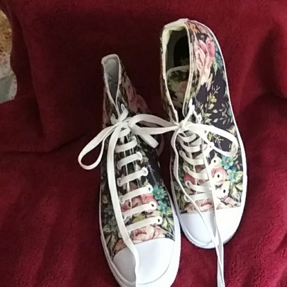 High top Sneaker yes we vibe floral